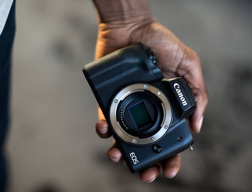 16 กล้อง Mirrorless ออกทริปปี 2020 ถ่ายภาพสวย วิดีโอ 4K สำหรับสาย ​Vlog แบบจัดเต็มรุ่นไหนดี
