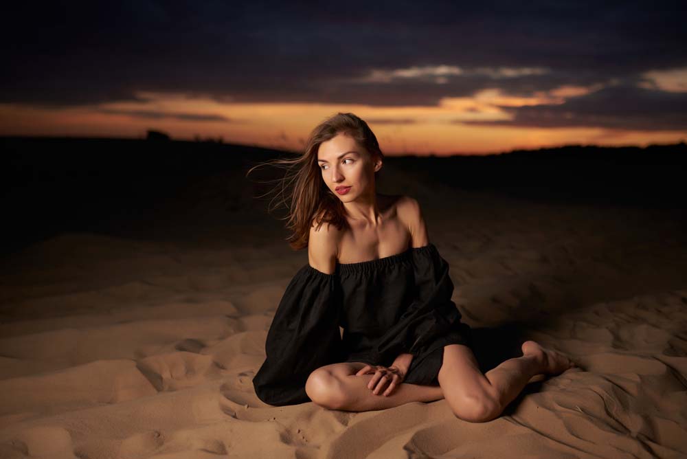 5 ไอเดียถ่ายภาพ Portrait บนชายหาดช่วงค่ำ บรรยากาศดี ได้ภาพสวย
